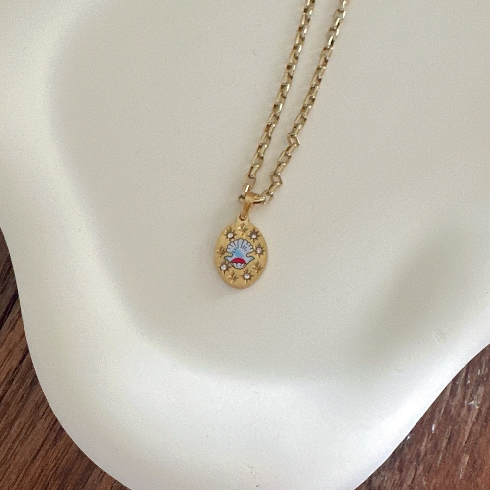 Vintage Style 18K Gold Plated Hand Painted Seashell Pendant Necklace